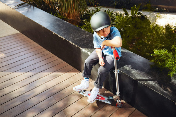 Razor A2 Kick Scooter for Kids - Lightweight, Foldable, Aluminum Frame