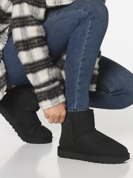 UGG Women's Classic Mini II Boot Size 9