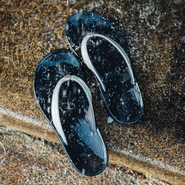 OluKai Womens Black/Black Kulapa Kai Sandal - 7 B(M) US